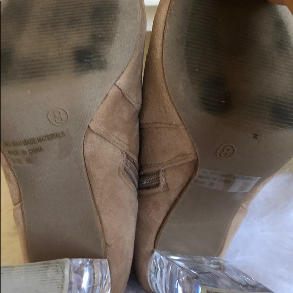 🌸 Suede Booties 🌸 - Picture 5 of 5